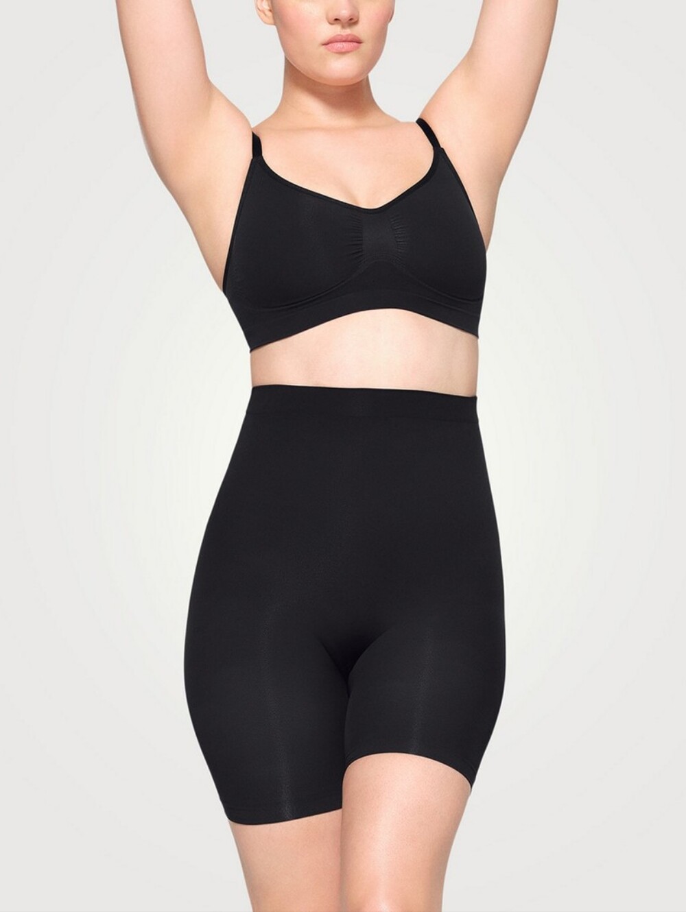 NWOT SKIMS Seamless Sculpt Mid Thigh Short